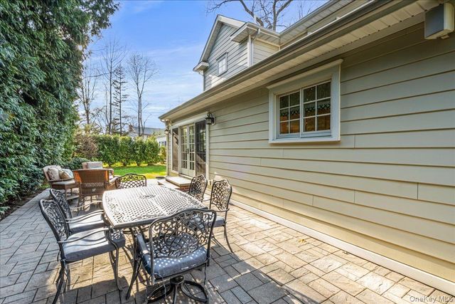 12 Whitehall Road, Rockville Centre, NY 11570