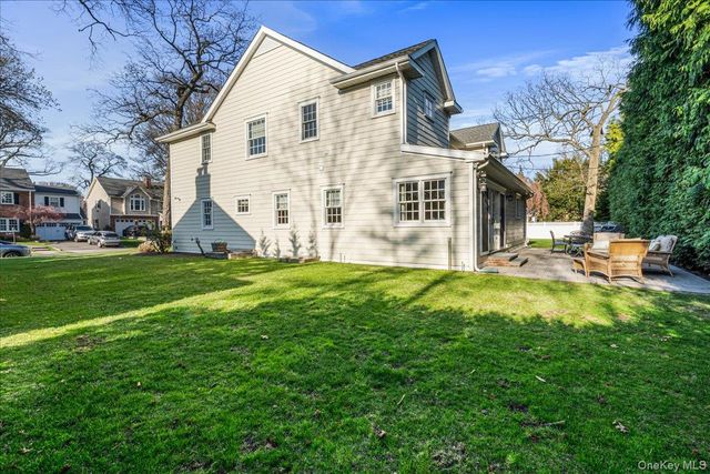 12 Whitehall Road, Rockville Centre, NY 11570