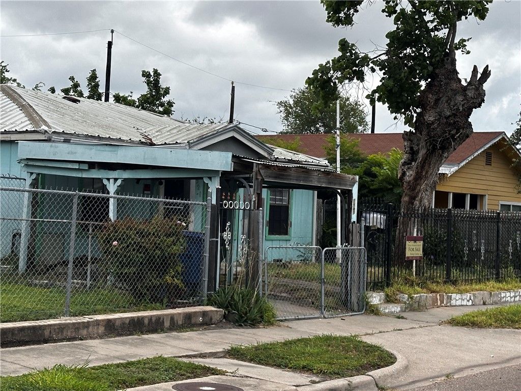 321 Cortez St, Corpus Christi, TX 78405 — photo 4