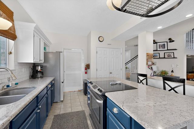9409 Holm Bursun Drive NW, Albuquerque, NM 87114