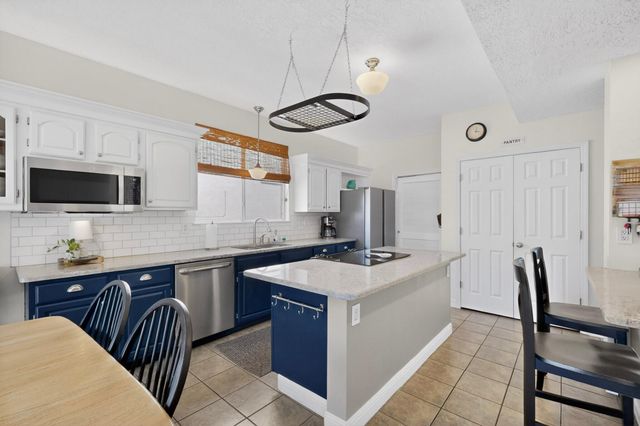9409 Holm Bursun Drive NW, Albuquerque, NM 87114