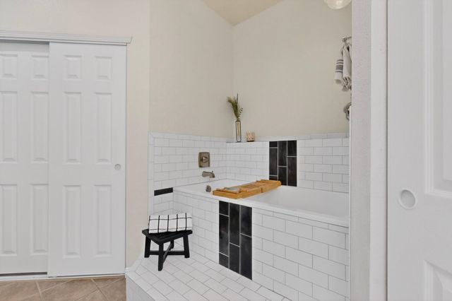 9409 Holm Bursun Drive NW, Albuquerque, NM 87114