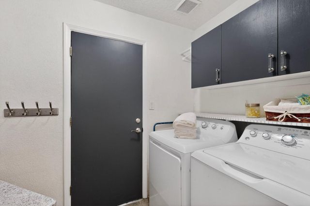 9409 Holm Bursun Drive NW, Albuquerque, NM 87114