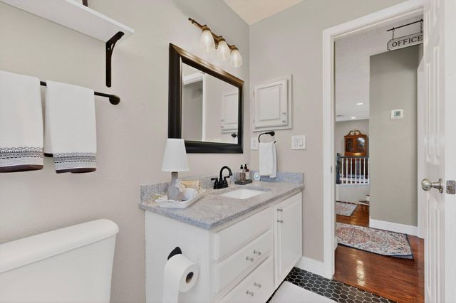 9409 Holm Bursun Drive NW, Albuquerque, NM 87114