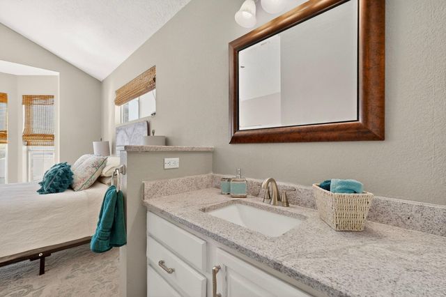 9409 Holm Bursun Drive NW, Albuquerque, NM 87114