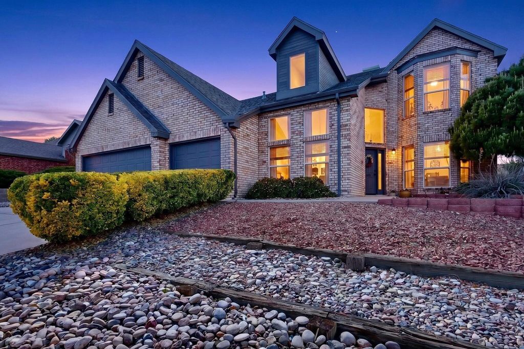 9409 Holm Bursun Drive NW, Albuquerque, NM 87114