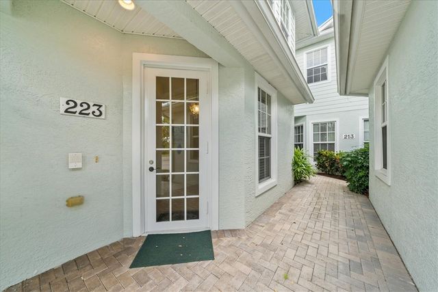 2340 Water Oaks Court 223, Vero Beach, FL 32962