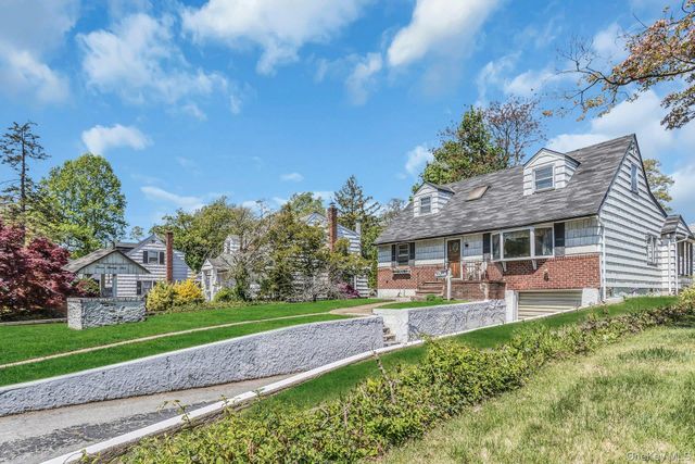 325 N Service Road, Roslyn Heights, NY 11577
