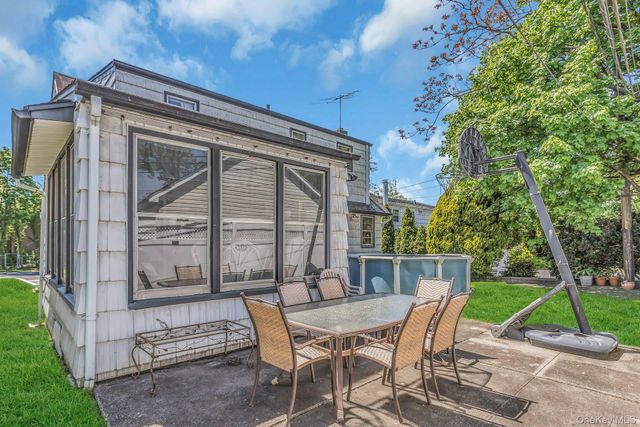 325 N Service Road, Roslyn Heights, NY 11577