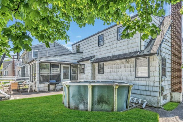 325 N Service Road, Roslyn Heights, NY 11577