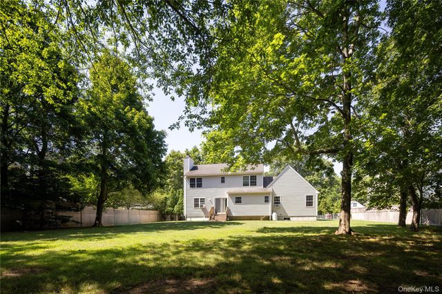 345 Cemetery Road, East Marion, NY 11939