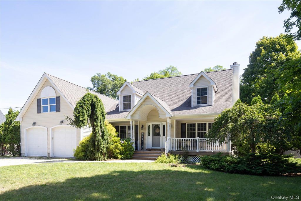 345 Cemetery Road, East Marion, NY 11939