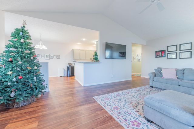 9417 S Harbour Pointe Drive, Bloomington, IN 47401