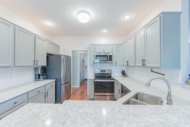 9417 S Harbour Pointe Drive, Bloomington, IN 47401