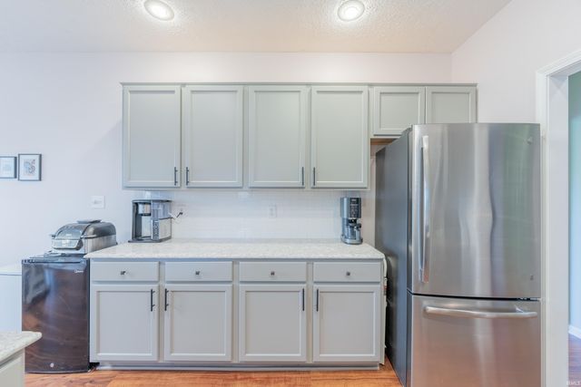 9417 S Harbour Pointe Drive, Bloomington, IN 47401