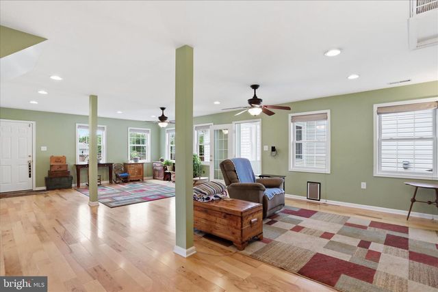 297 EUCLID AVE, Charles Town, WV 25414