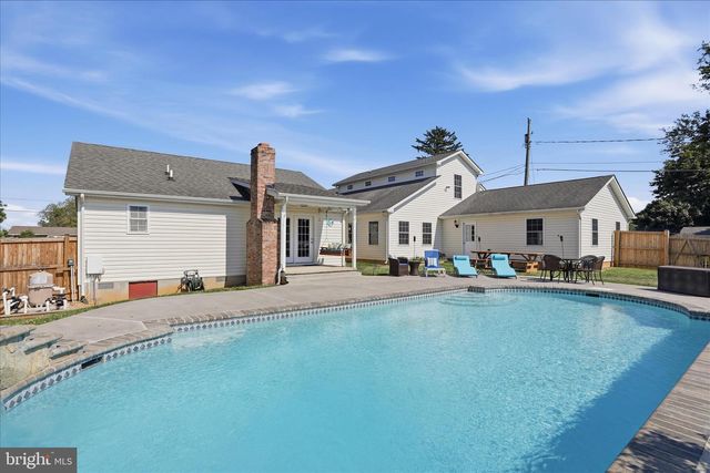 297 EUCLID AVE, Charles Town, WV 25414