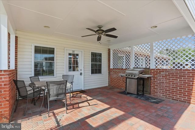 297 EUCLID AVE, Charles Town, WV 25414