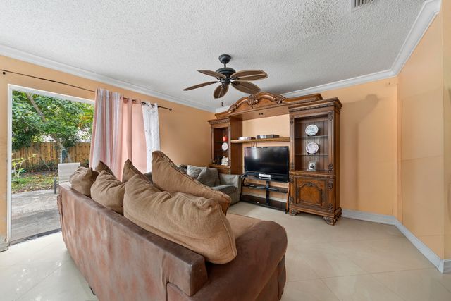 6824 Long Key Street, Lake Worth, FL 33467