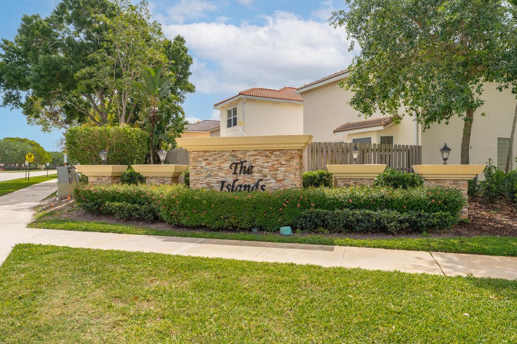 6824 Long Key Street, Lake Worth, FL 33467