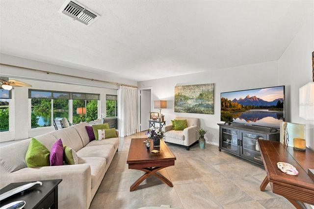 211 STONEHAM DRIVE, Sun City Center, FL 33573