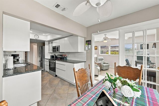 211 STONEHAM DRIVE, Sun City Center, FL 33573