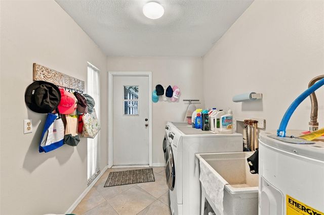 211 STONEHAM DRIVE, Sun City Center, FL 33573