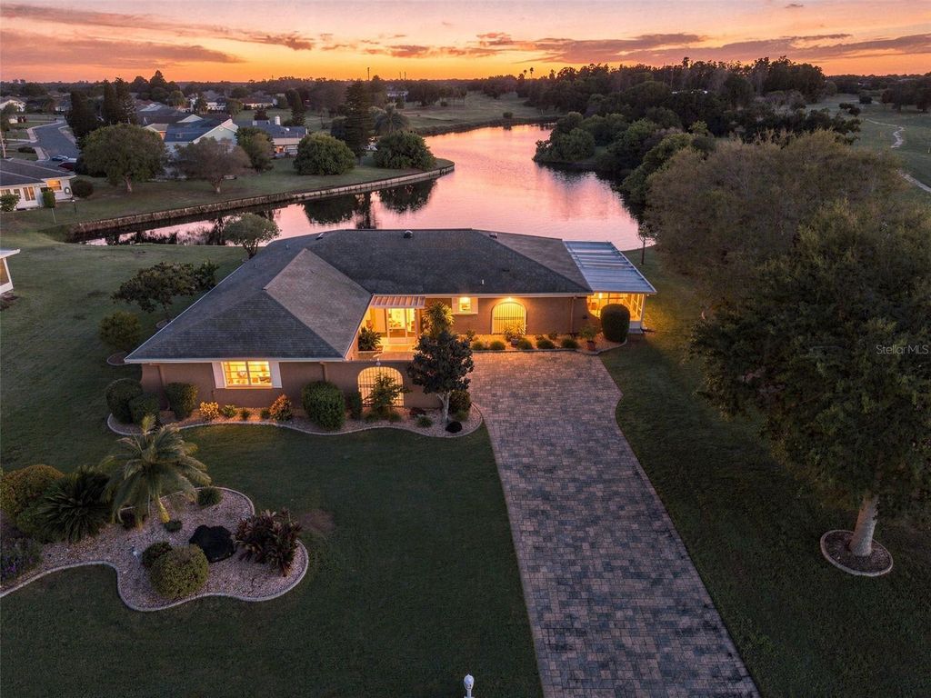 211 STONEHAM DRIVE, Sun City Center, FL 33573