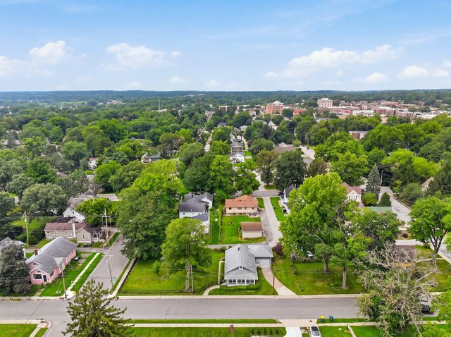 256 Garfield Avenue, Valparaiso, IN 46383