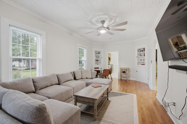 256 Garfield Avenue, Valparaiso, IN 46383