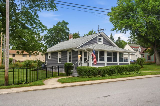 256 Garfield Avenue, Valparaiso, IN 46383