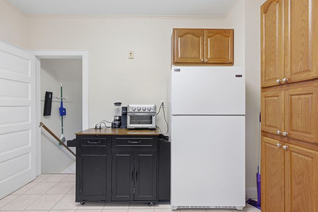 256 Garfield Avenue, Valparaiso, IN 46383