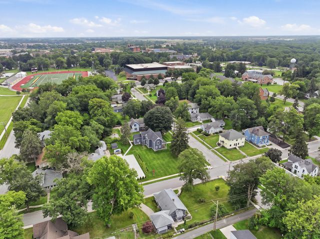 256 Garfield Avenue, Valparaiso, IN 46383