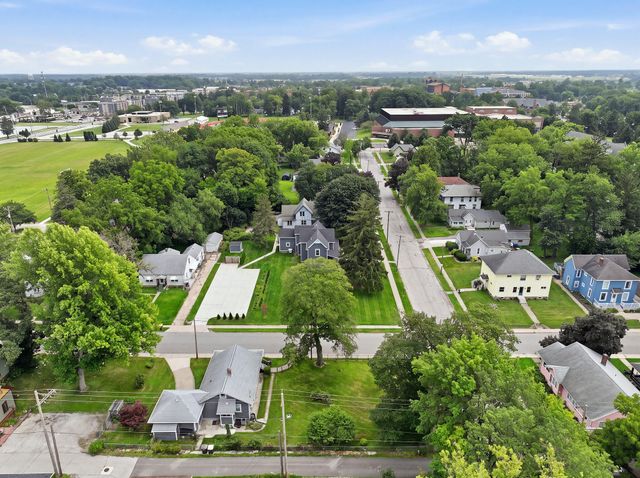 256 Garfield Avenue, Valparaiso, IN 46383