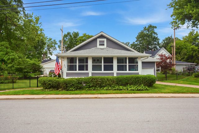 256 Garfield Avenue, Valparaiso, IN 46383