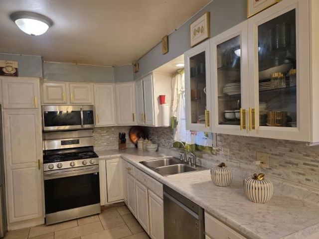 2321 Walnut Street, Waukegan, IL 60087
