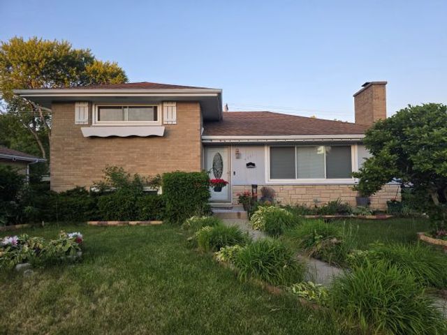 2321 Walnut Street, Waukegan, IL 60087