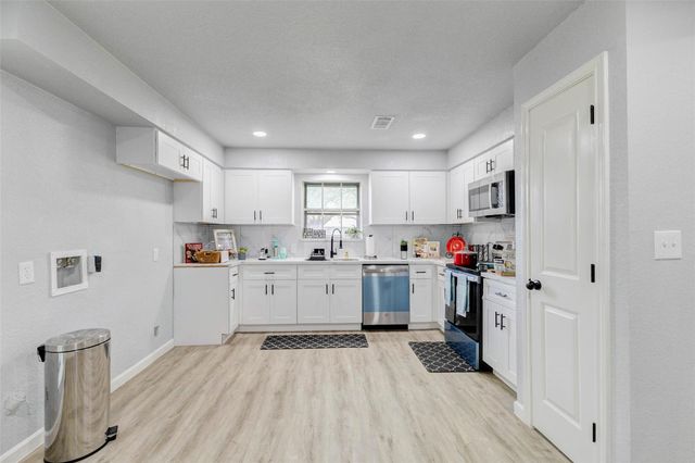 218 S Nugent Street, La Porte, TX 77571