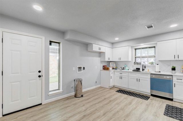 218 S Nugent Street, La Porte, TX 77571