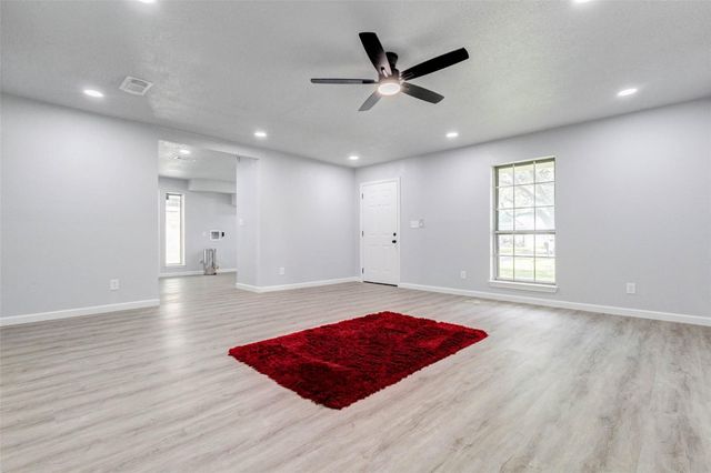 218 S Nugent Street, La Porte, TX 77571