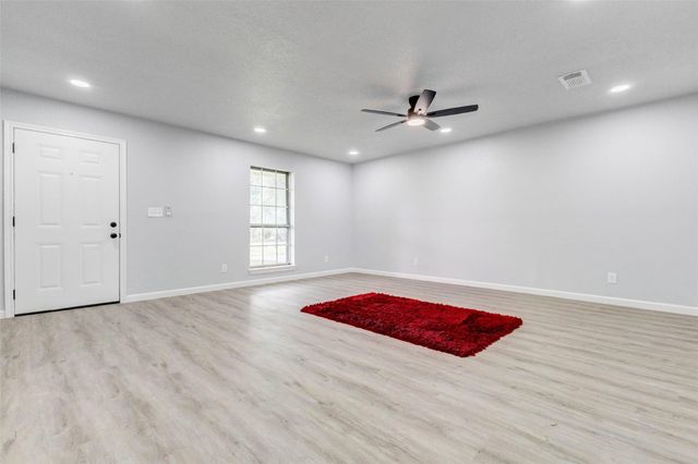 218 S Nugent Street, La Porte, TX 77571
