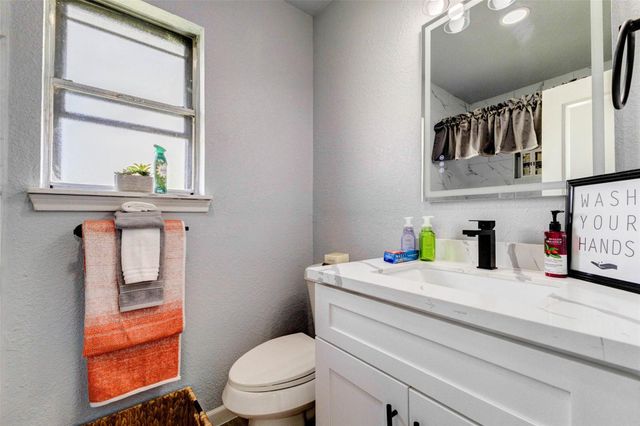 218 S Nugent Street, La Porte, TX 77571