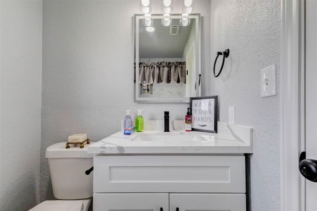 218 S Nugent Street, La Porte, TX 77571
