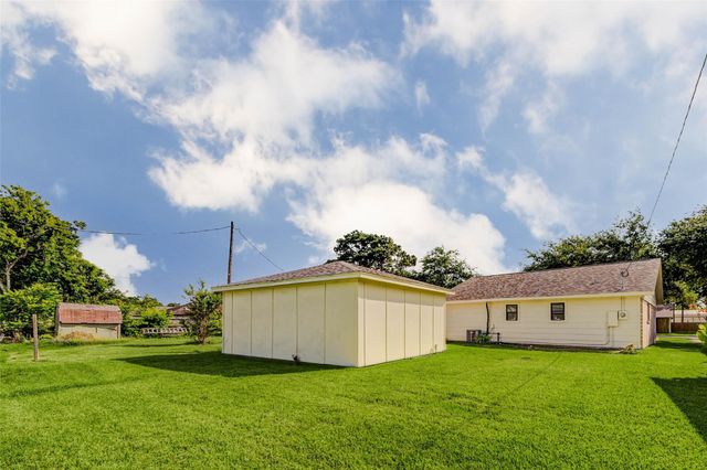 218 S Nugent Street, La Porte, TX 77571