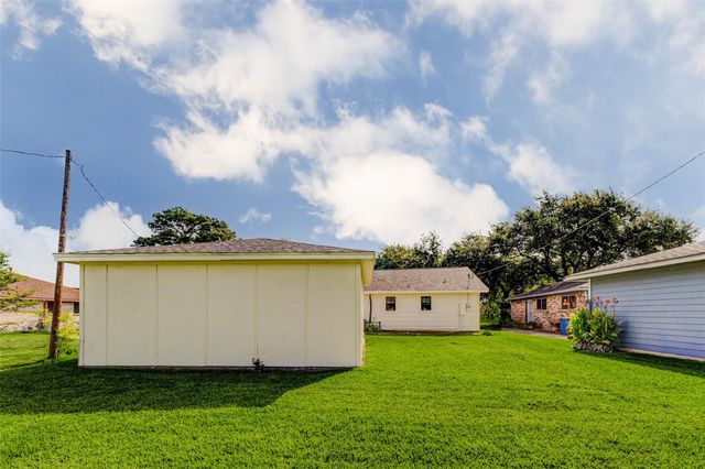 218 S Nugent Street, La Porte, TX 77571