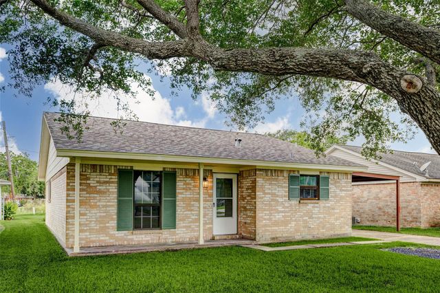 218 S Nugent Street, La Porte, TX 77571