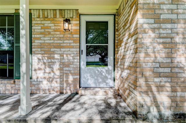218 S Nugent Street, La Porte, TX 77571