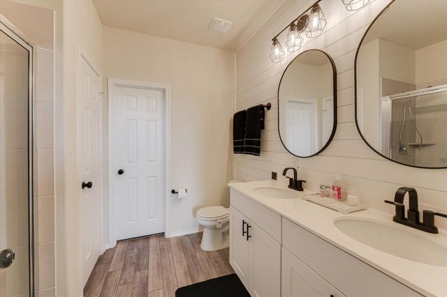 1915 T H Johnson DR, Taylor, TX 76574