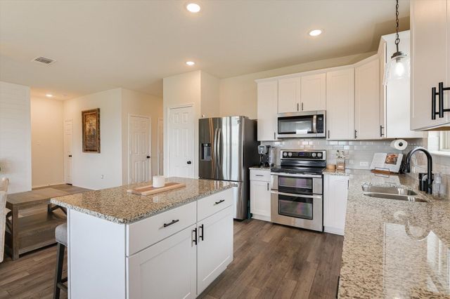1915 T H Johnson DR, Taylor, TX 76574