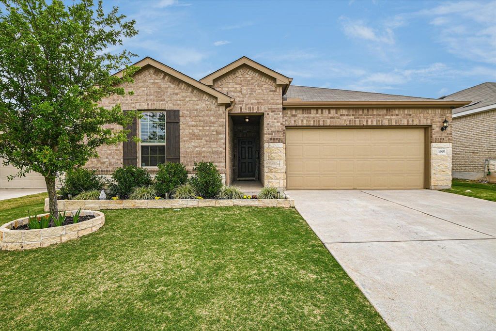 1915 T H Johnson DR, Taylor, TX 76574